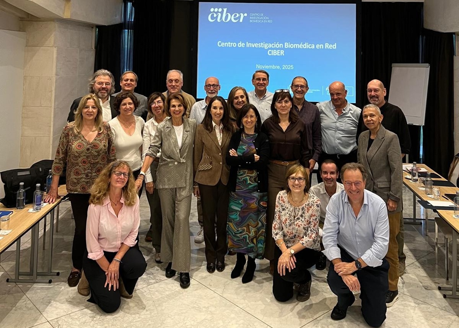 Foto de familia del Comité, con la directora del ISCIII en la fila inferior -tercera por la derecha-.