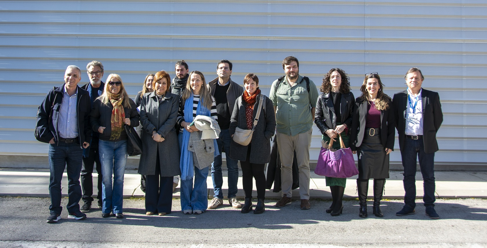 Foto de grupo con participantes del encuentro, en la jornada dedicada a la visita de laboratorios del ISCIII en el Centro Nacional de Microbiología y el Centro Nacional de Sanidad Ambiental.